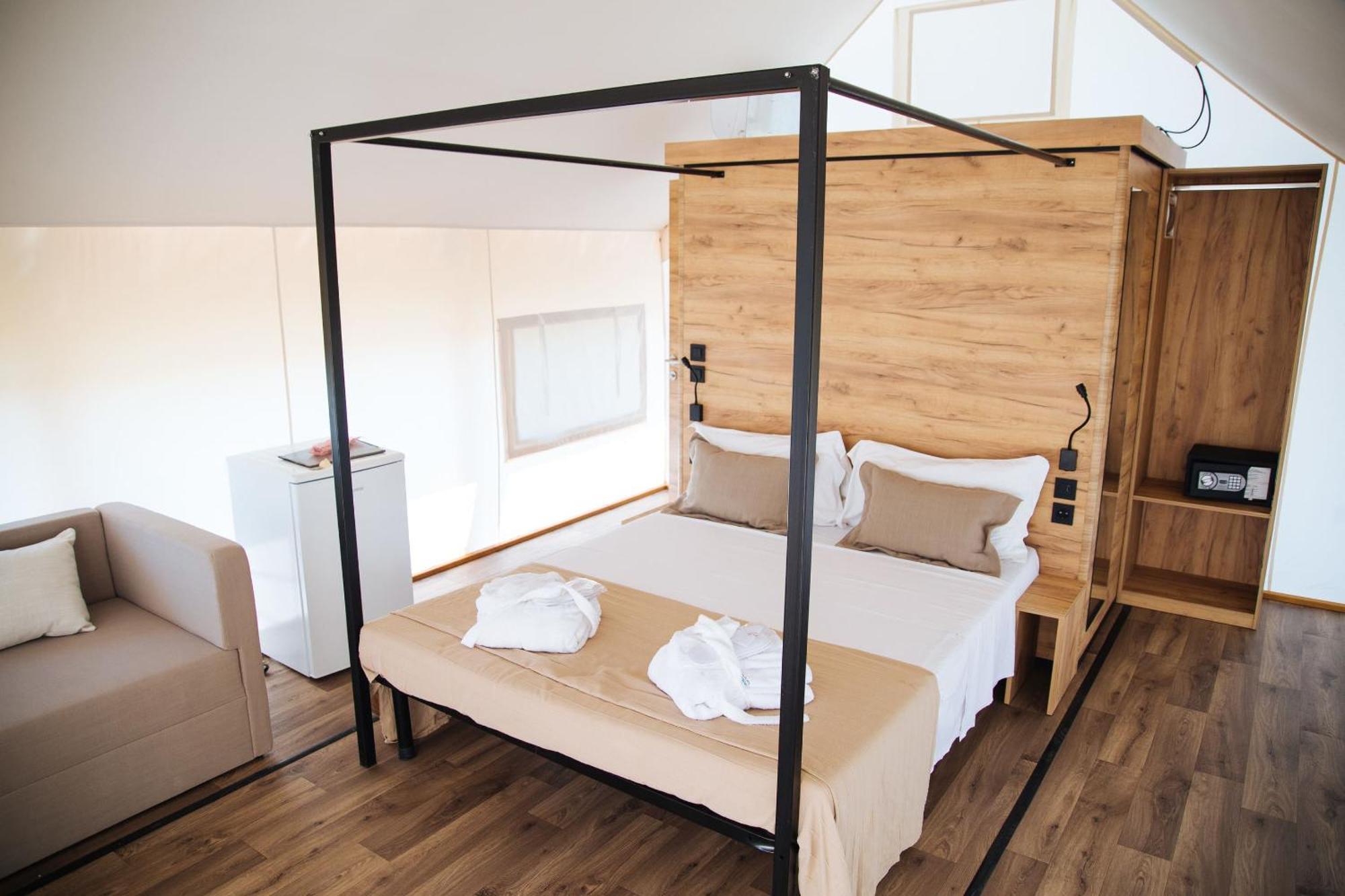 Nabi Resort Glamping & Spa Кастель-Вольтурно Екстер'єр фото